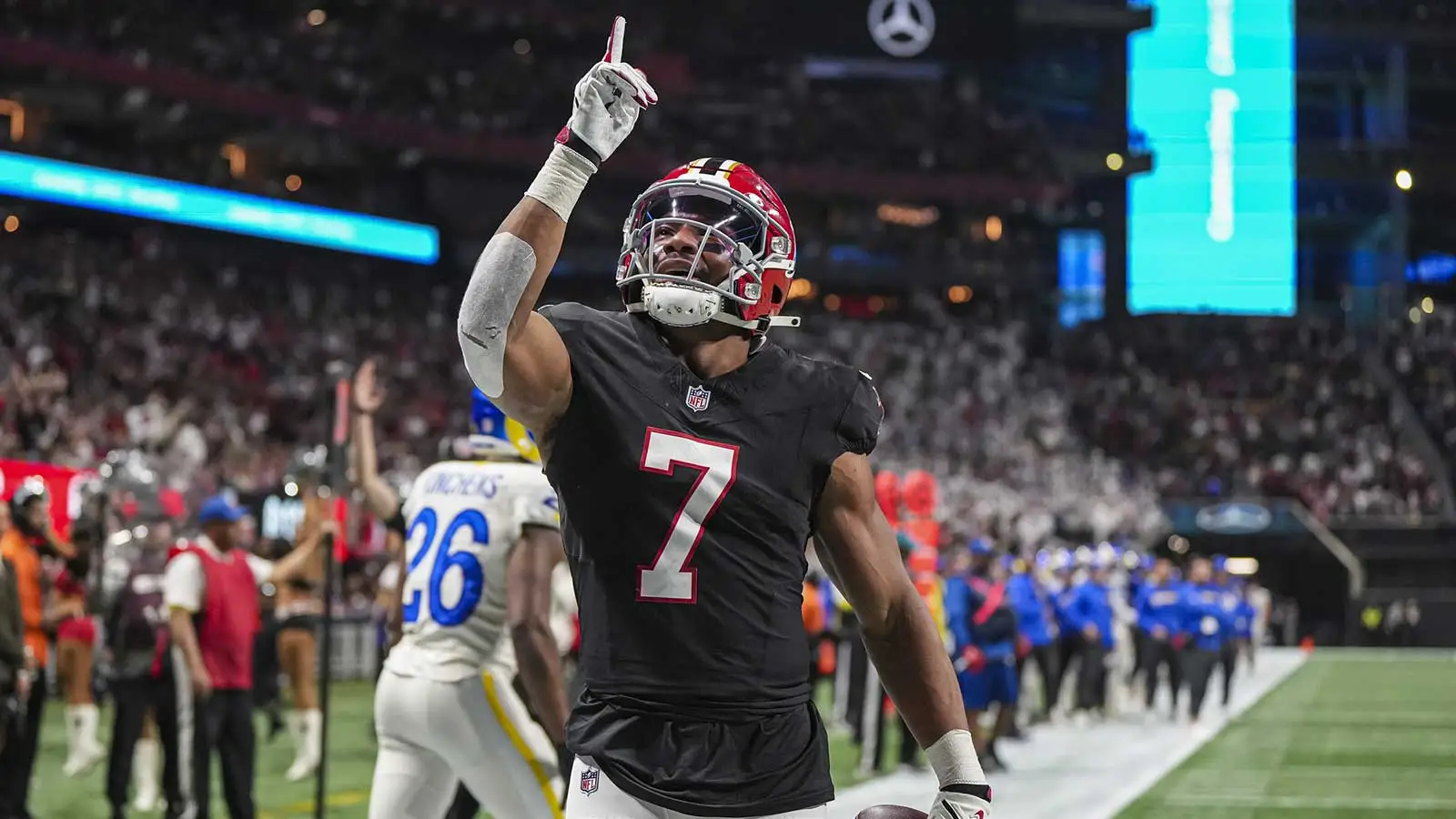 Atlanta Falcons running back Bijan Robinson (7) reacts after catching a touchdown pass against the Los Angeles Rams during the first quarter at Mercedes-Benz St…