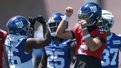 Jun 3, 2026; East Rutherford, NJ, USA; New York Giants quarterback Jaxson Dart (6) and running back Devin Singletary (26) during organized team activities at Qu…
