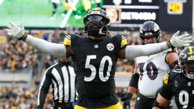 Nov 17, 2024; Pittsburgh, Pennsylvania, USA; Pittsburgh Steelers linebacker Elandon Roberts (50) reacts after stopping the Baltimore Ravens on a two point conve…