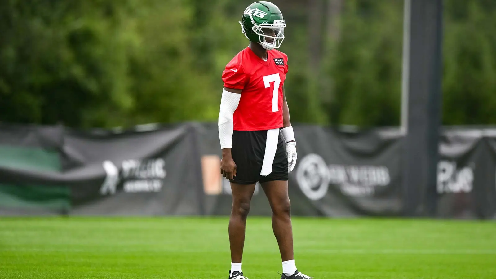 Jul 29, 2026; Florham Park, NJ, USA; New York Jets quarterback Geno Smith (7) during training camp at Atlantic Health Jets Training Center. Mandatory Credit: Jo…