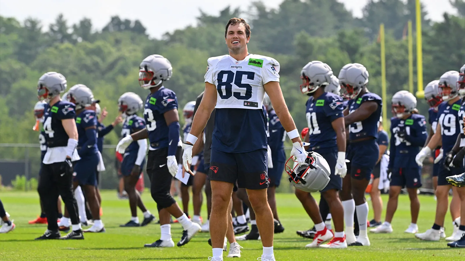 Jul 28, 2026; Foxborough, MA, USA; New England Patriots tight end Hunter Henry (85) tries to pump-up fans during training camp at Gillette Stadium. Mandatory Cr…