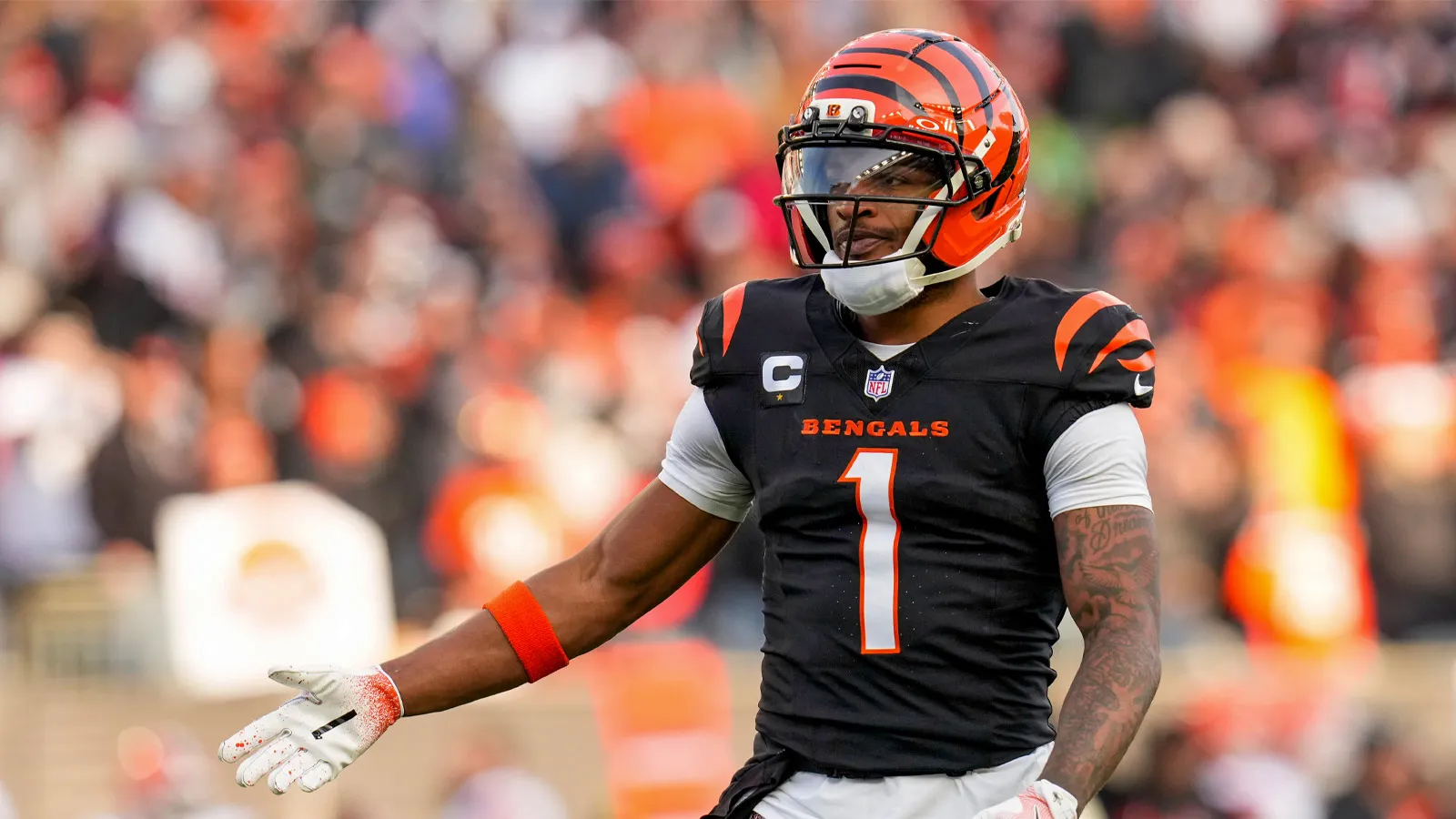 Jan 4, 2026; Cincinnati, Ohio, USA; Cincinnati Bengals wide receiver Ja'marr Chase (1) reacts after the Bengals are forced to punt in the fourth quarter against…