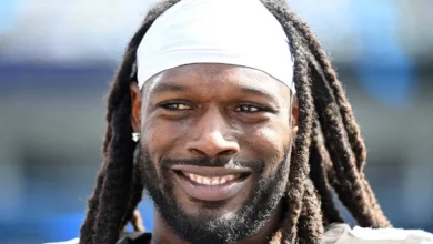 Sep 11, 2022; Charlotte, North Carolina, USA; Cleveland Browns defensive end Jadeveon Clowney (90) on the sidelines in the third quarter at Bank of America Stad…