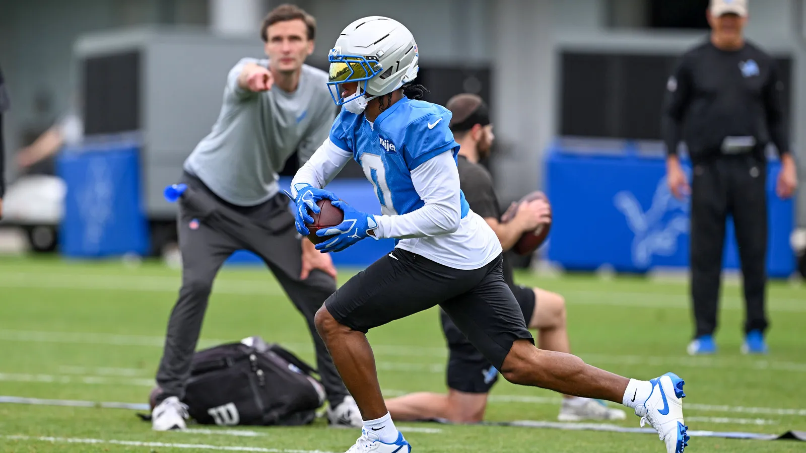Jun 17, 2026; Detroit, MI, USA; Detroit Lions running back Jahmyr Gibbs (0) runs the ball during the Detroit Lions veteran’s minicamp at the Allen Park Training…