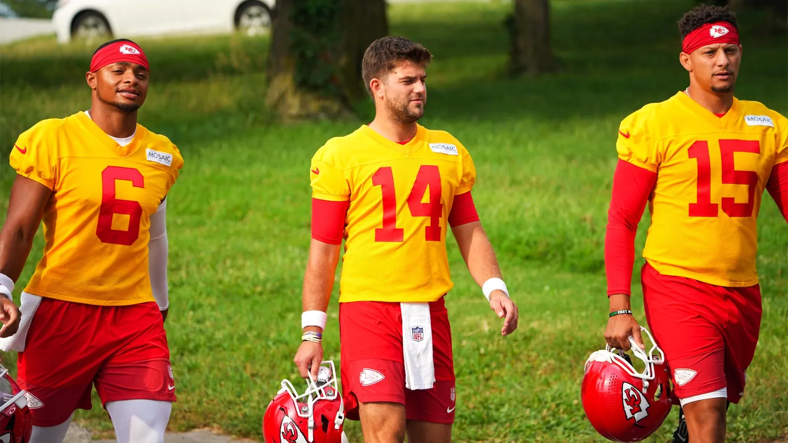 Jul 29, 2026; St. Joseph, MO, USA; Kansas City Chiefs quarterbacks Justin Fields (6) and Garrett Nussmeier and Patrick Mahomes (15) walk down the hill to the fi…
