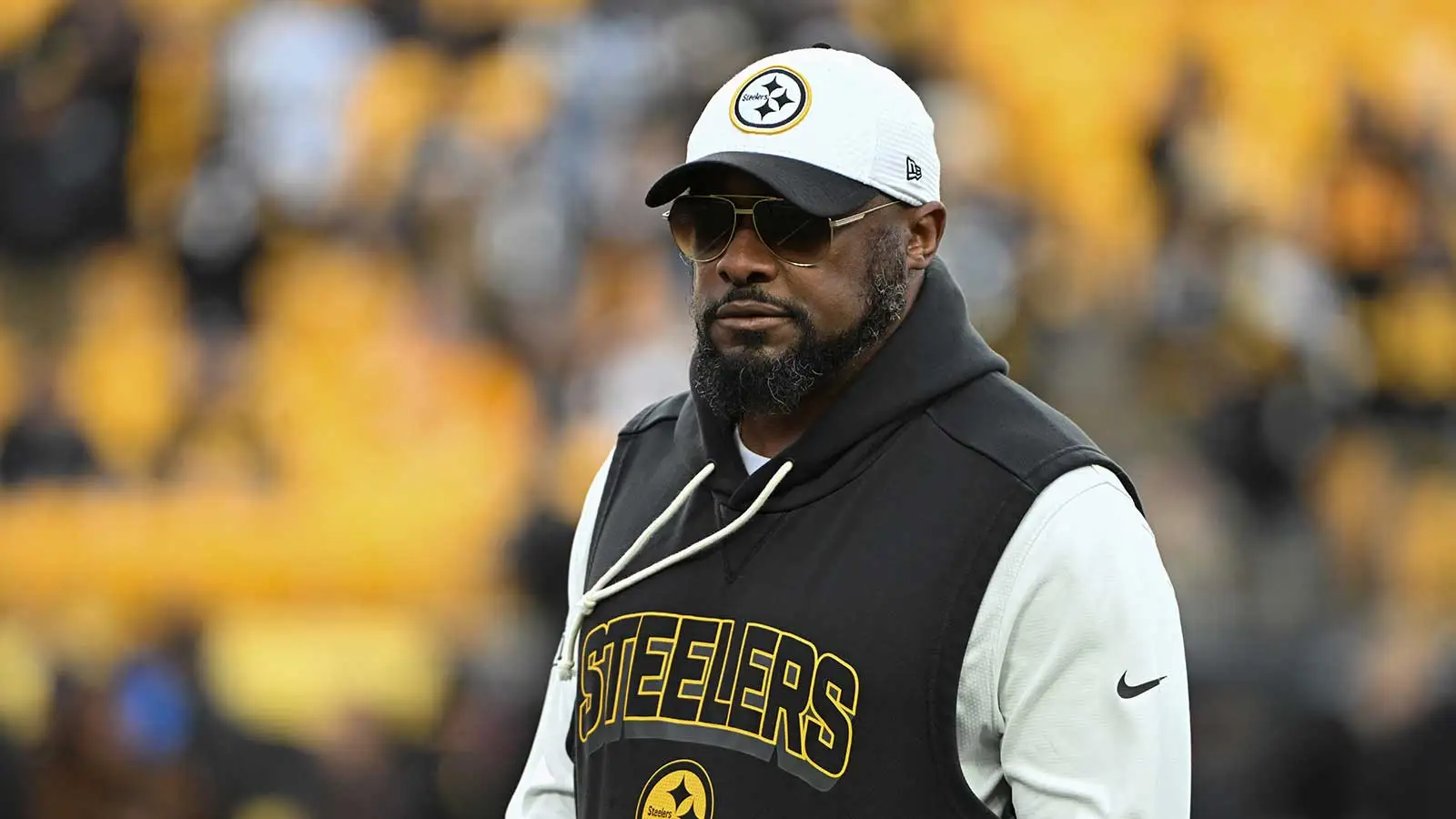 Nov 30, 2025; Pittsburgh, Pennsylvania, USA; Pittsburgh Steelers head coach Mike Tomlin warms up for a game against the Buffalo Bills at Acrisure Stadium. Manda…