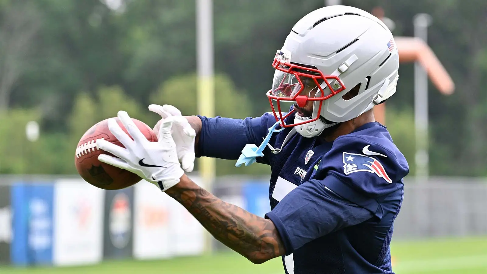 Jun 9, 2025; Foxborough, MA, USA; New England Patriots cornerback Carlton Davis III (7) makes a catch during minicamp at Gillette Stadium. Mandatory Credit: Eri…