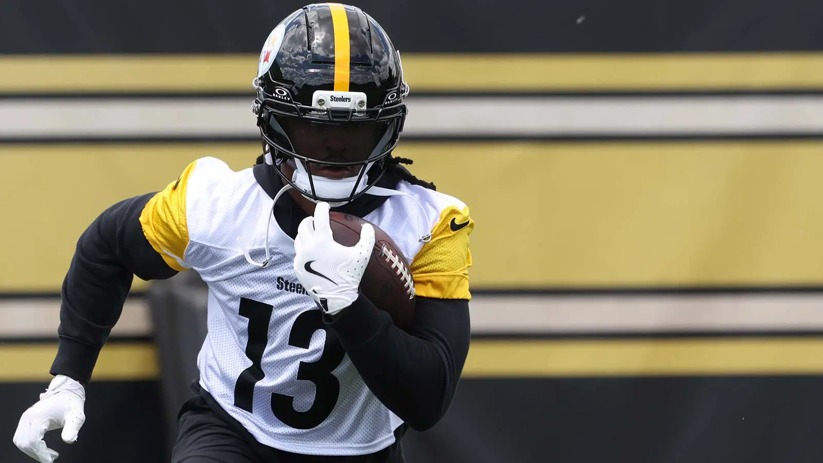 May 28, 2026; Pittsburgh, PA, USA; Pittsburgh Steelers running back Rico Dowdle (13) participates in OTA drills at the UPMC Rooney Sports Complex. Mandatory Cre…