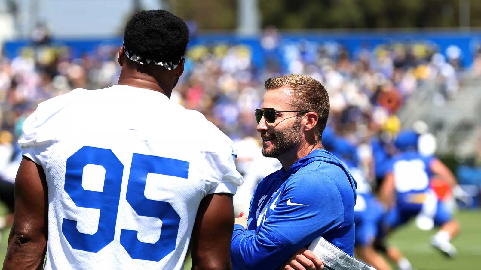 Los Angeles Rams head coach Sean McVay talks to defensive end Garrett Myles (95) during training camp at Loyola Marymount University. Mandatory Credit: Kiyoshi…