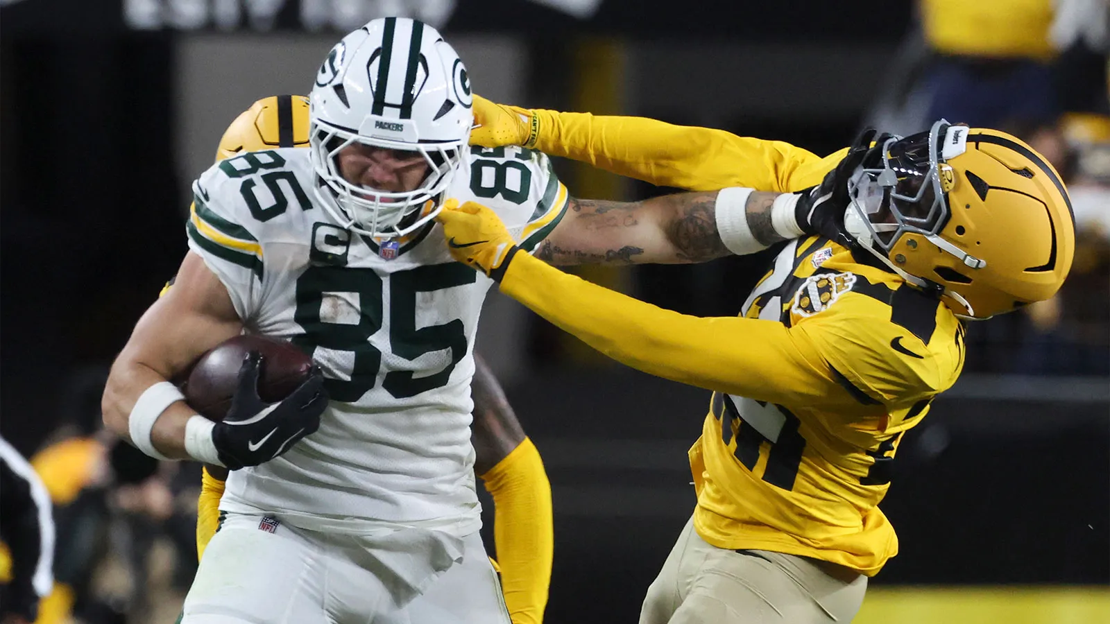 Oct 26, 2025; Pittsburgh, Pennsylvania, USA; Green Bay Packers tight end Tucker Kraft (85) stiff arms Pittsburgh Steelers safety Juan Thornhill (22) during the…
