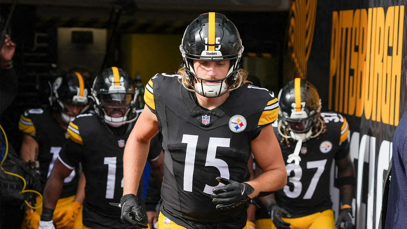 Sep 28, 2025; Dublin, Ireland; Pittsburgh Steelers wide receiver Ben Skowronek (15) runs out for warms up before a game against the Minnesota Vikings during an…